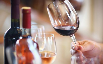 Beerenhof Tegerfelden Aargau: Der Winzer bietet Weiss-, Rot- und Schaumwein über Nauer Weine AG an