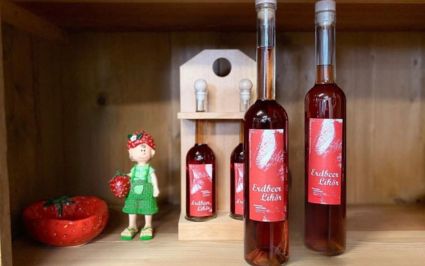 Erdbeer Likör vom Beerenhof Tegerfelden Aargau